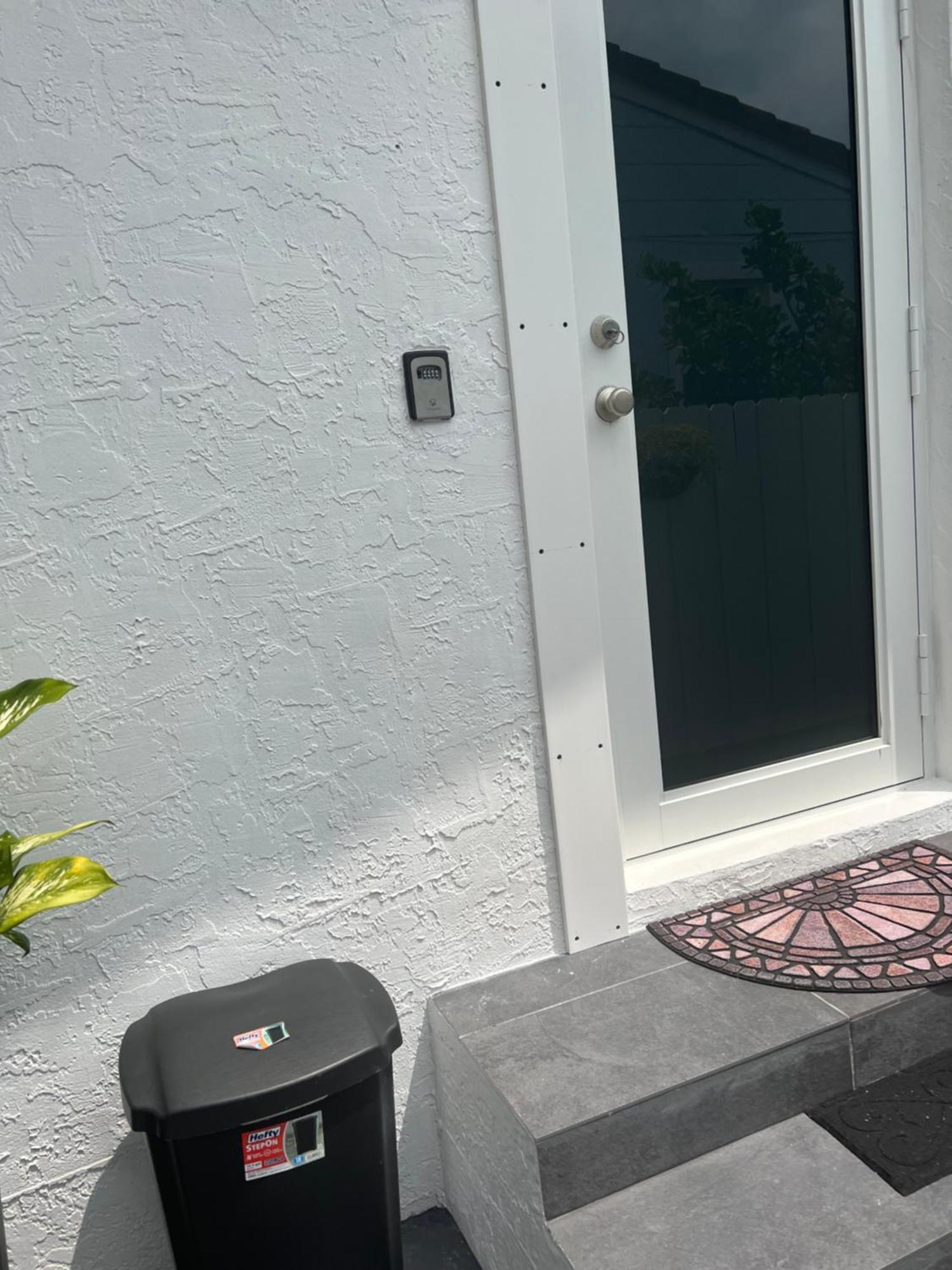 Little Gables Studio-Your Miami Escape-10Min Airport Exterior photo